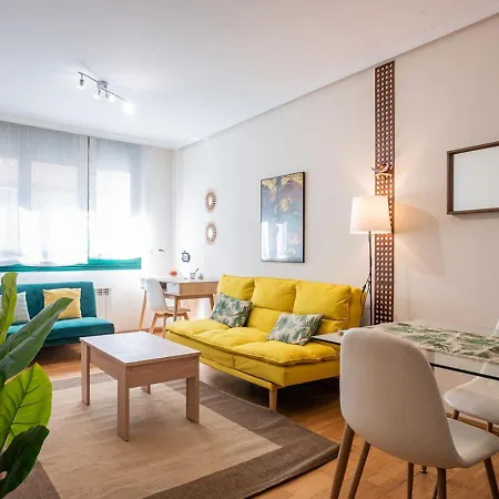 Centrico Con Wifi Y Parking De Coche Tamano Medio *